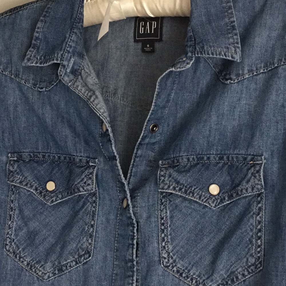GAP Denim Button-Up Shirts Set of TWO size small - Picture 6 of 9